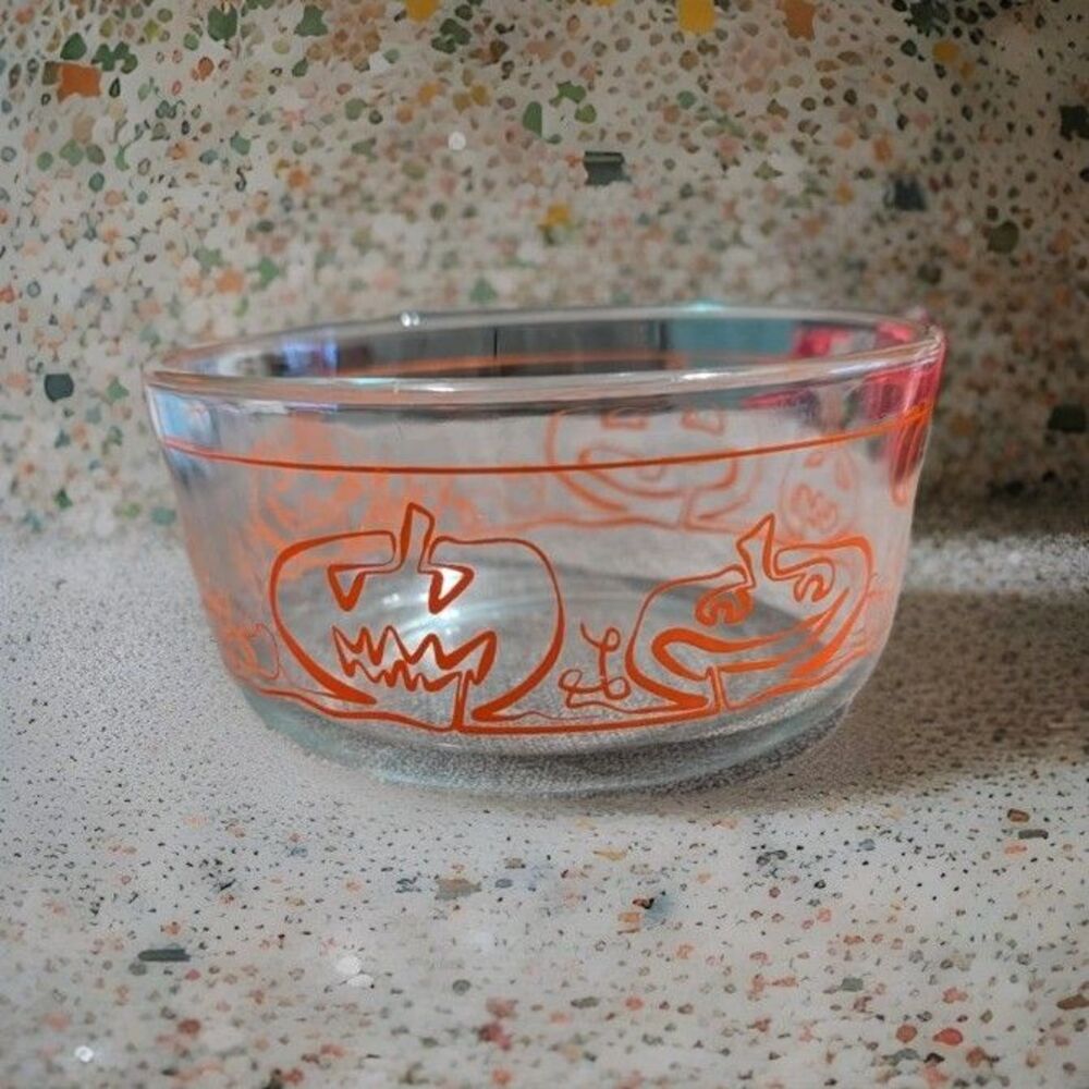 Pyrex Halloween Jack-O'-Lantern Pumpkin Orange Glass Storage Bowl 4 Cup No Lid